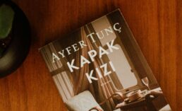 Craft Compelling Book Titles That Spark Curiosity and Sales